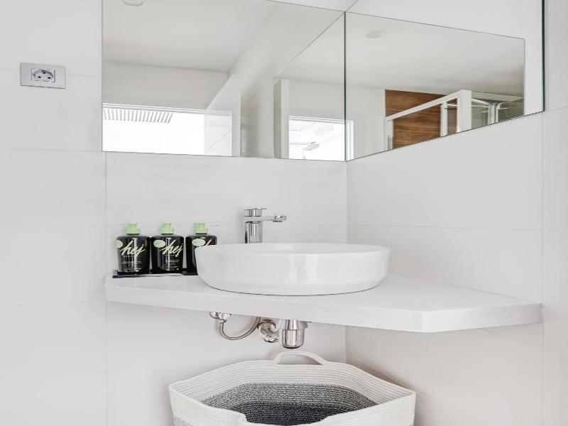 Limehome Barcelona Carrer De Fontcoberta image