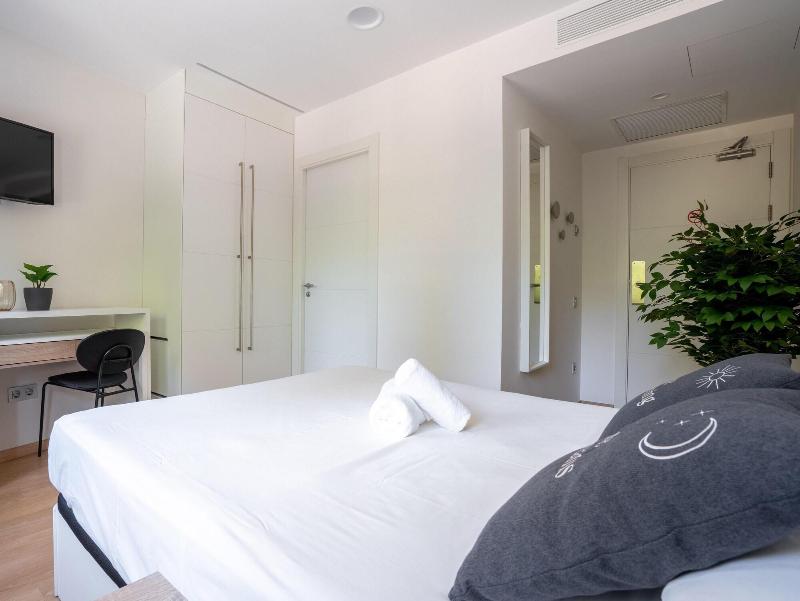 Limehome Barcelona Carrer De Fontcoberta image