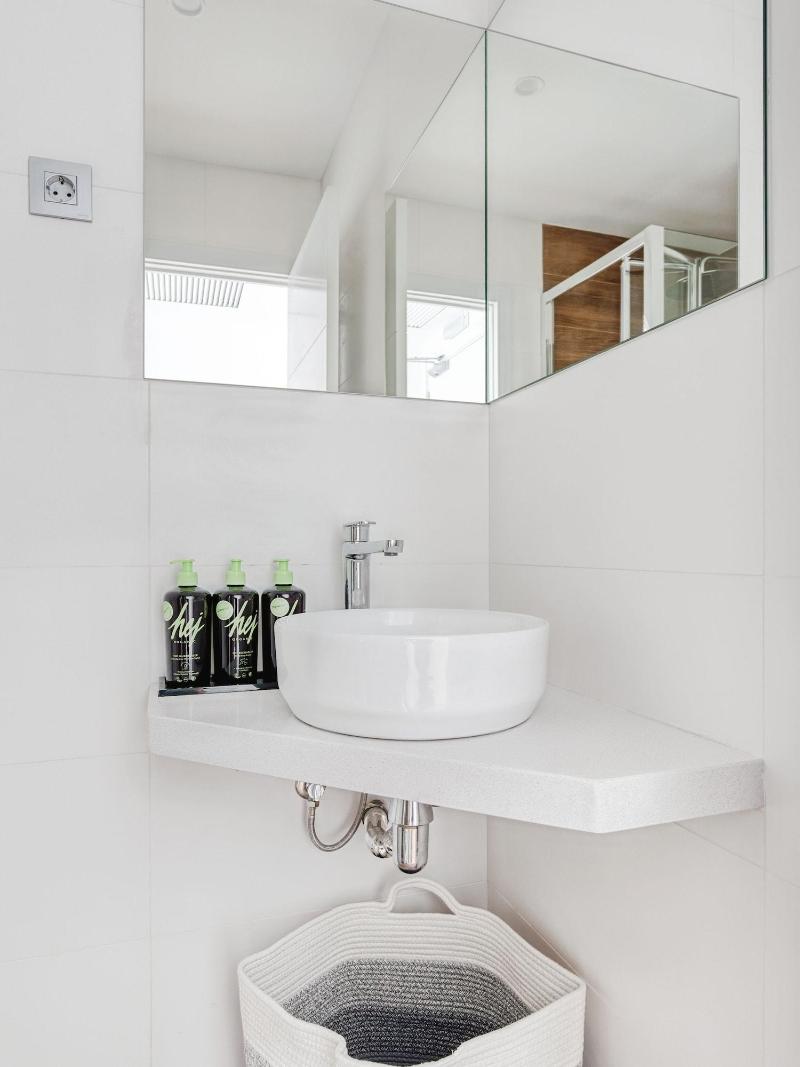 Limehome Barcelona Carrer De Fontcoberta image