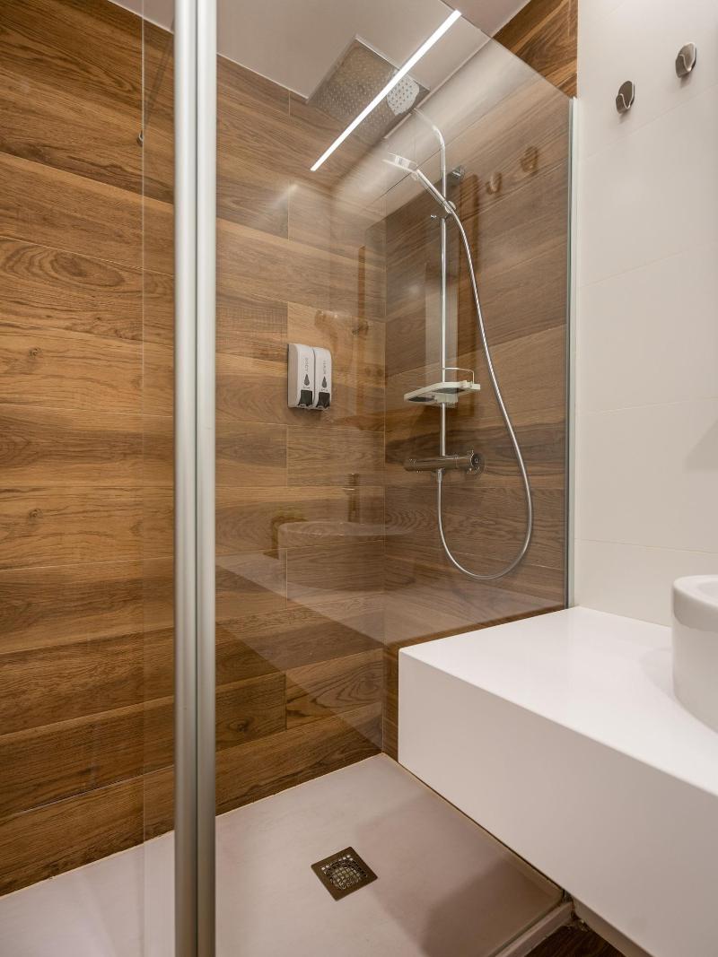 Limehome Barcelona Carrer De Fontcoberta image