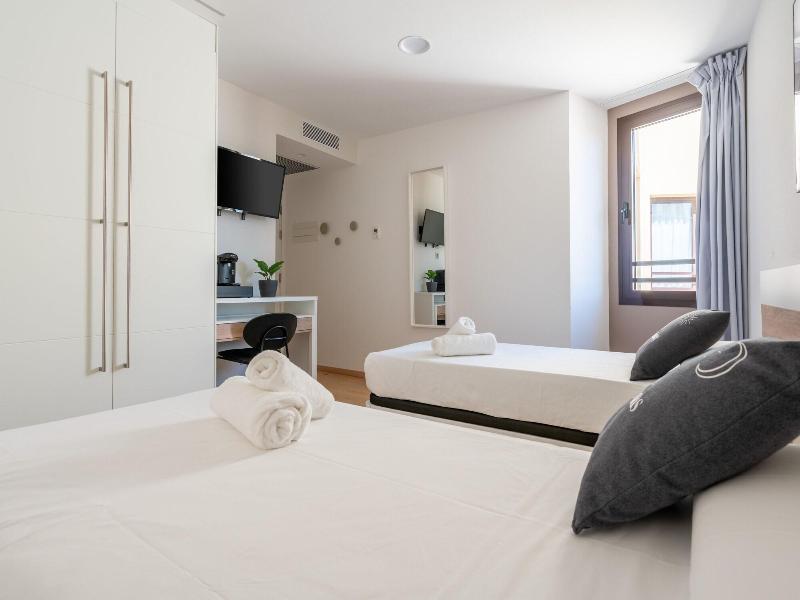 Limehome Barcelona Carrer De Fontcoberta image