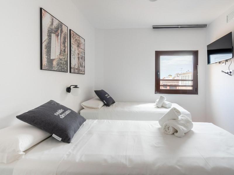 Limehome Barcelona Carrer De Fontcoberta image