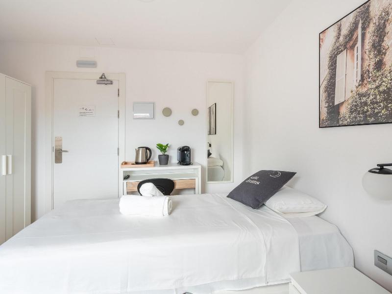 Limehome Barcelona Carrer De Fontcoberta image