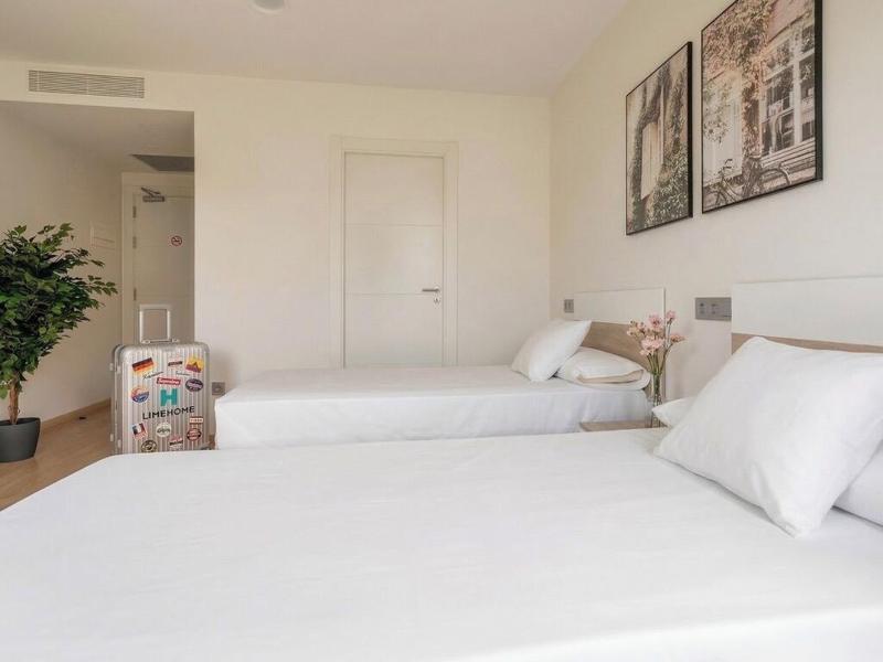 Limehome Barcelona Carrer De Fontcoberta image