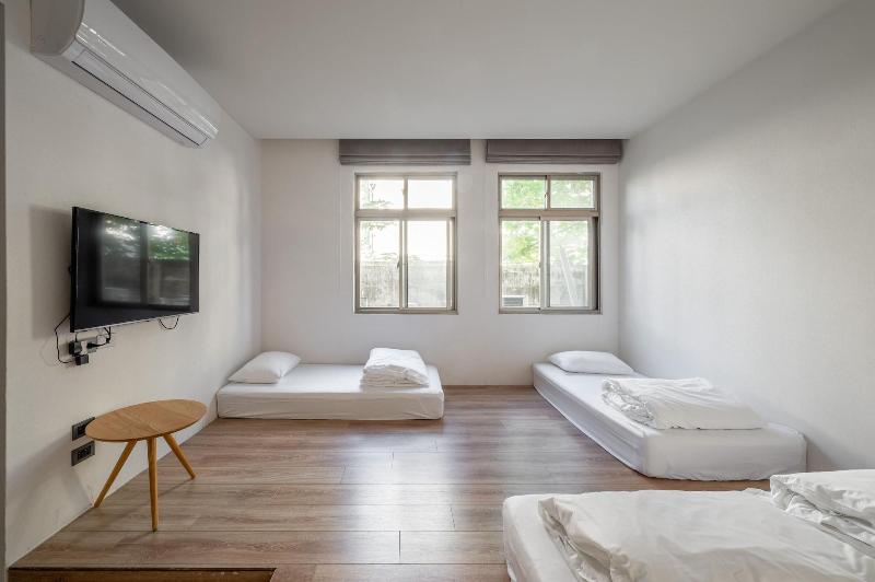 Light Hostel Hualien image
