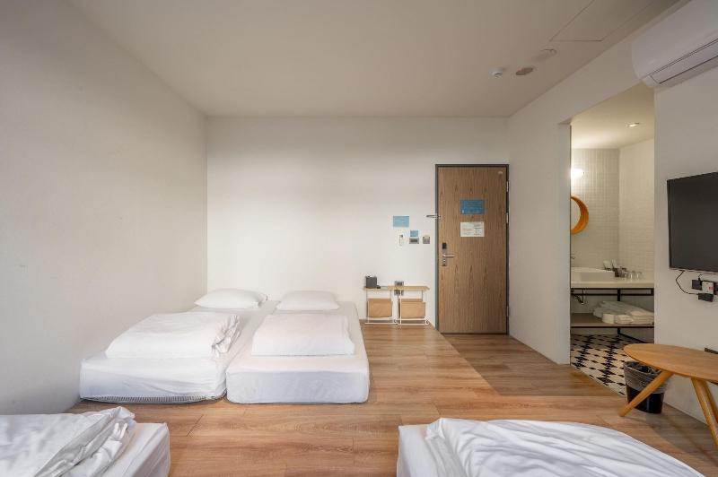 Light Hostel Hualien image