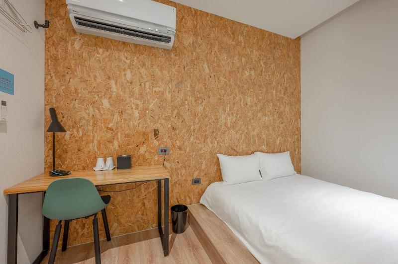 Light Hostel Hualien image