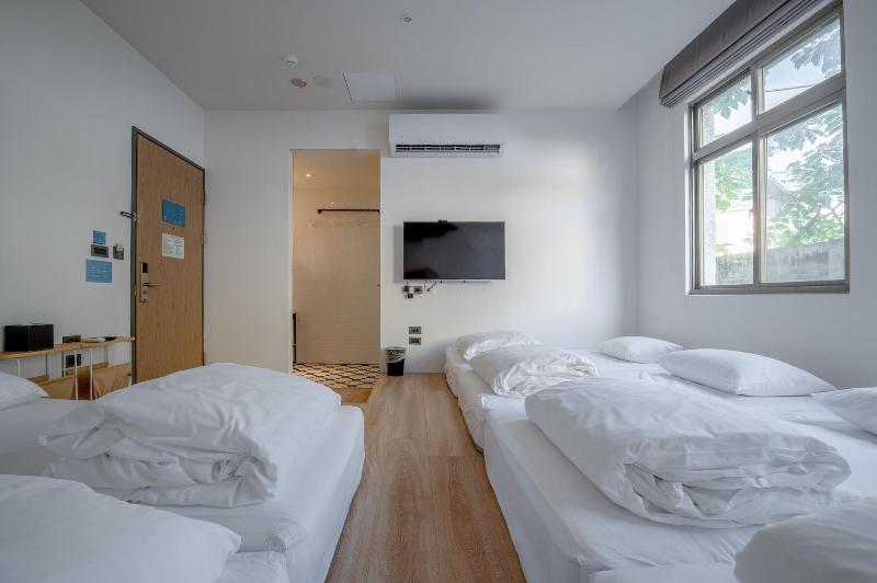 Light Hostel Hualien image