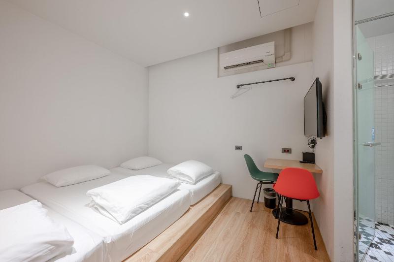 Light Hostel Hualien image