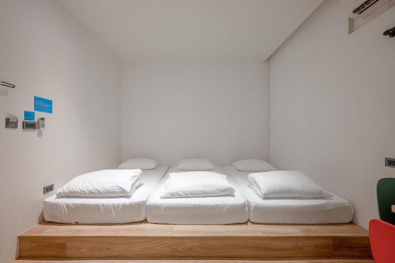 Light Hostel Hualien image