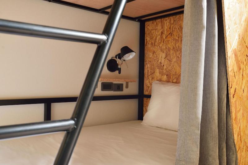 Light Hostel Hualien image