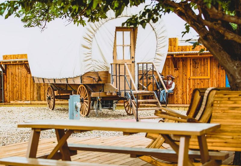 The Big Texan Cabins Wagons — general view