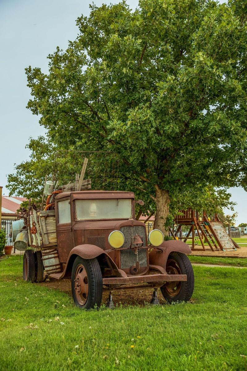 The Big Texan Cabins Wagons — general view