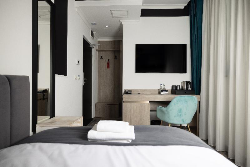 Opera Hotel image