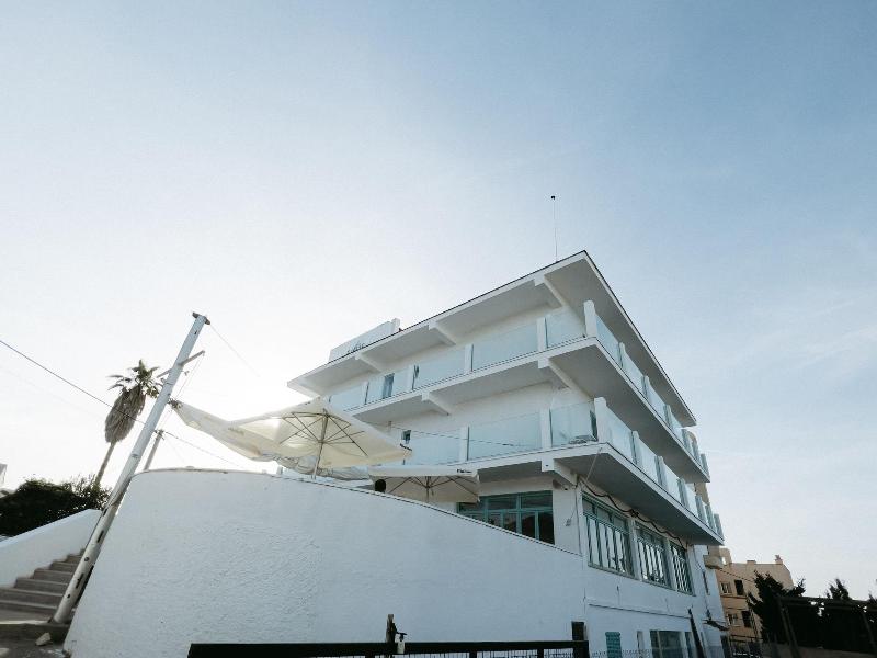 Hostal Cala Llombards image