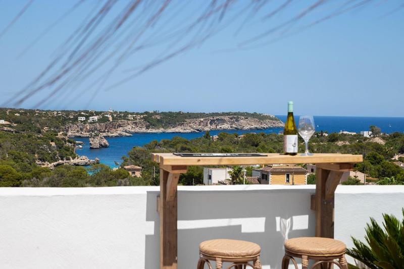 Hostal Cala Llombards image