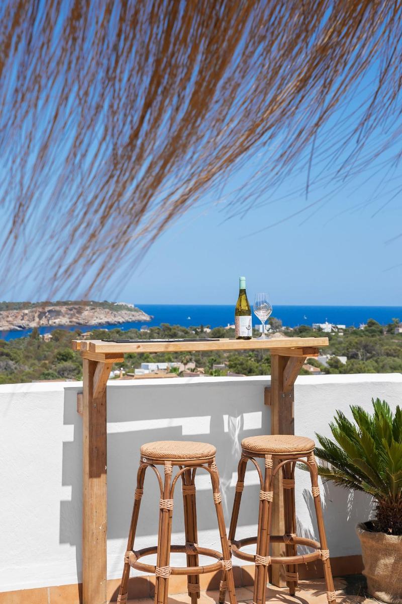 Hostal Cala Llombards image