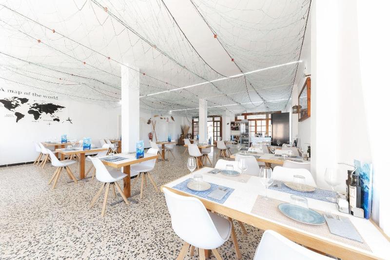 Hostal Cala Llombards image