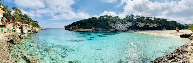 Hostal Cala Llombards image