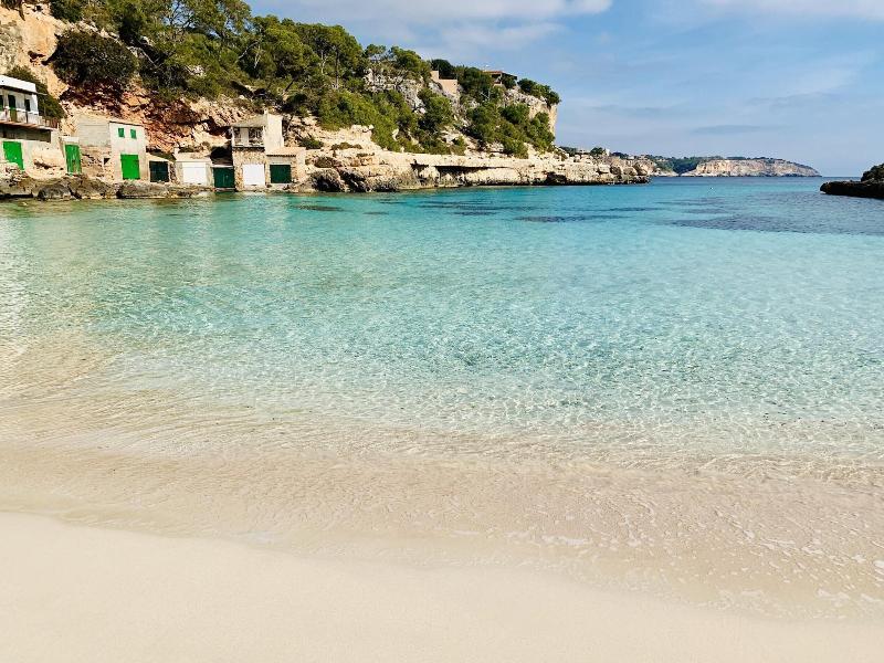 Hostal Cala Llombards image
