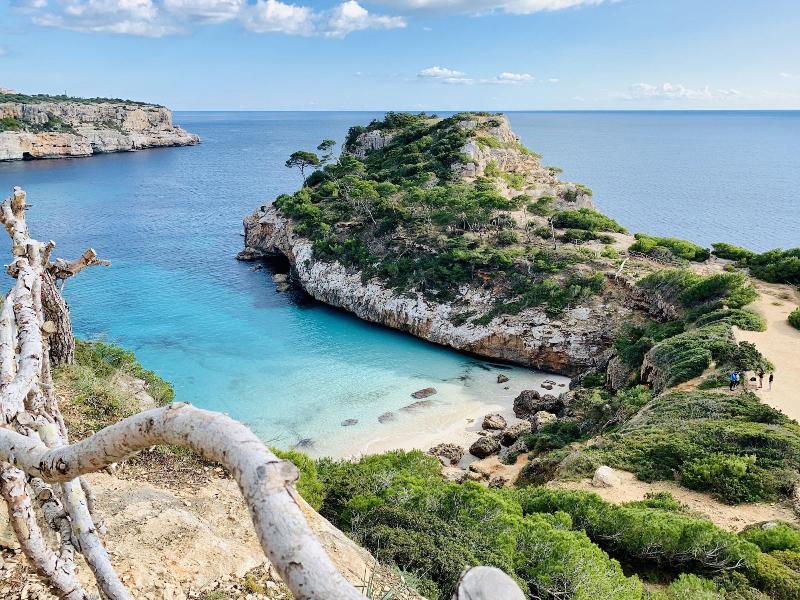 Hostal Cala Llombards image