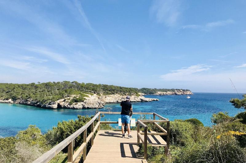 Hostal Cala Llombards image