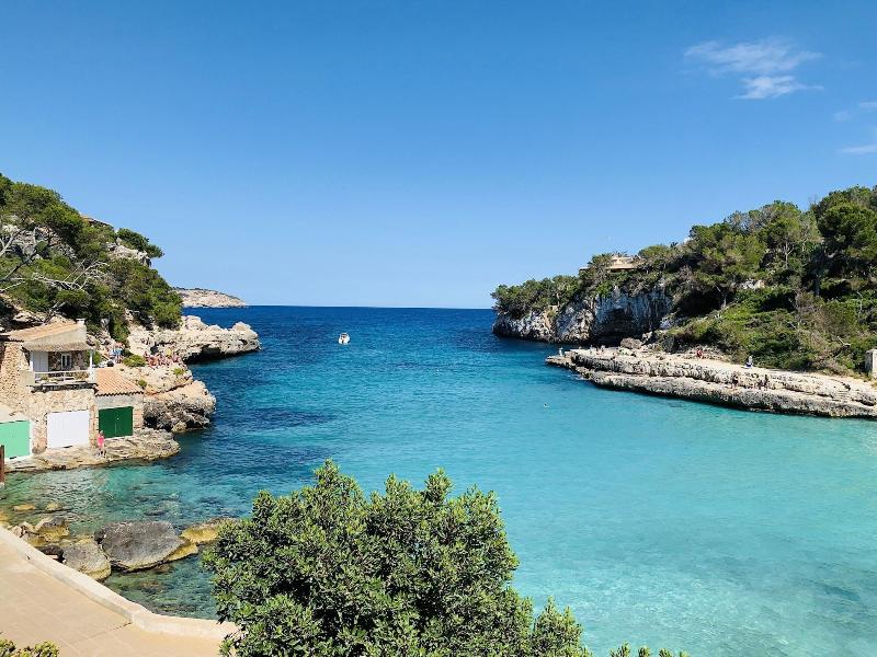 Hostal Cala Llombards image