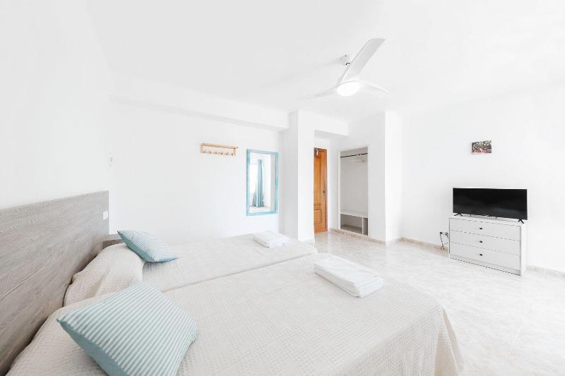 Hostal Cala Llombards image