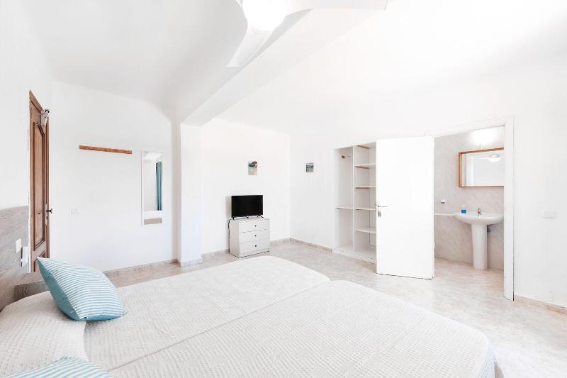 Hostal Cala Llombards image