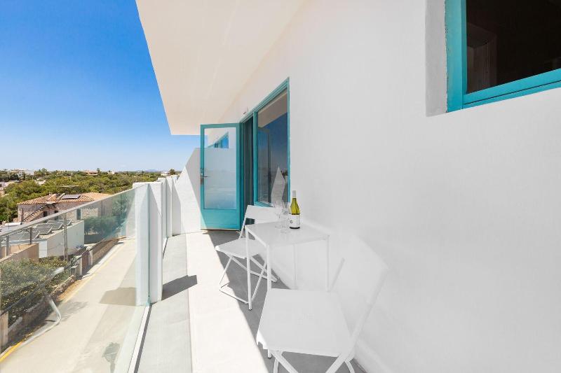 Hostal Cala Llombards image