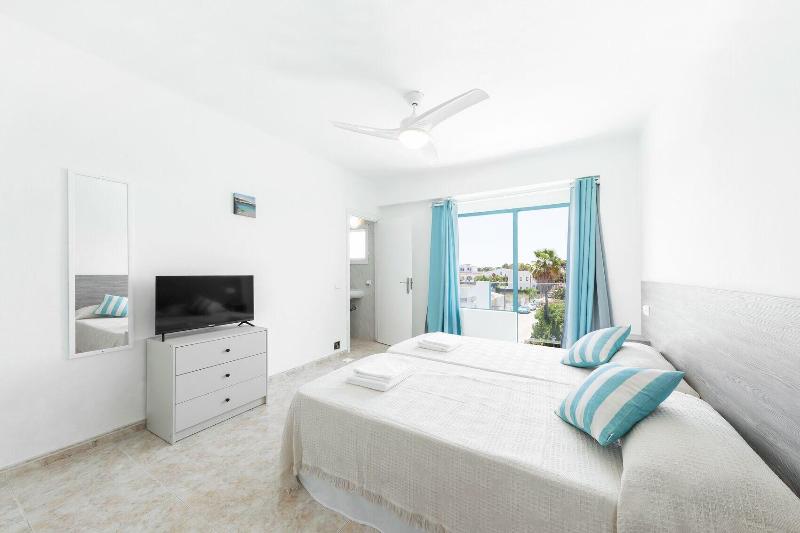 Hostal Cala Llombards image