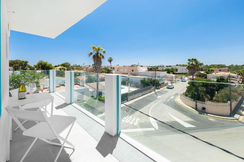 Hostal Cala Llombards image