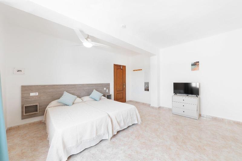 Hostal Cala Llombards image