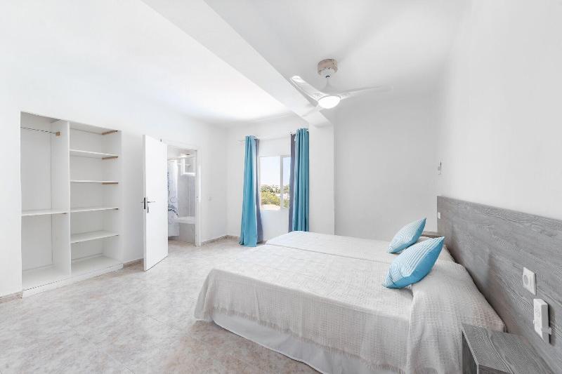 Hostal Cala Llombards image