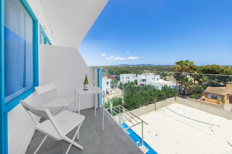 Hostal Cala Llombards image