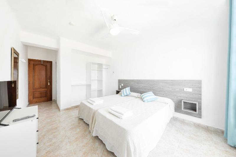 Hostal Cala Llombards image
