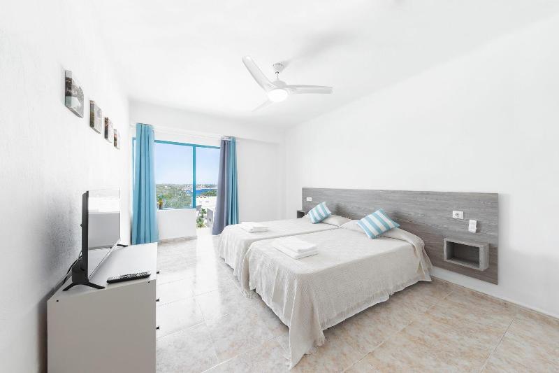Hostal Cala Llombards image