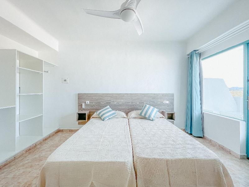 Hostal Cala Llombards image