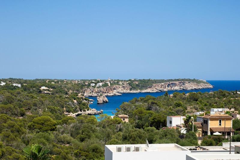 Hostal Cala Llombards image