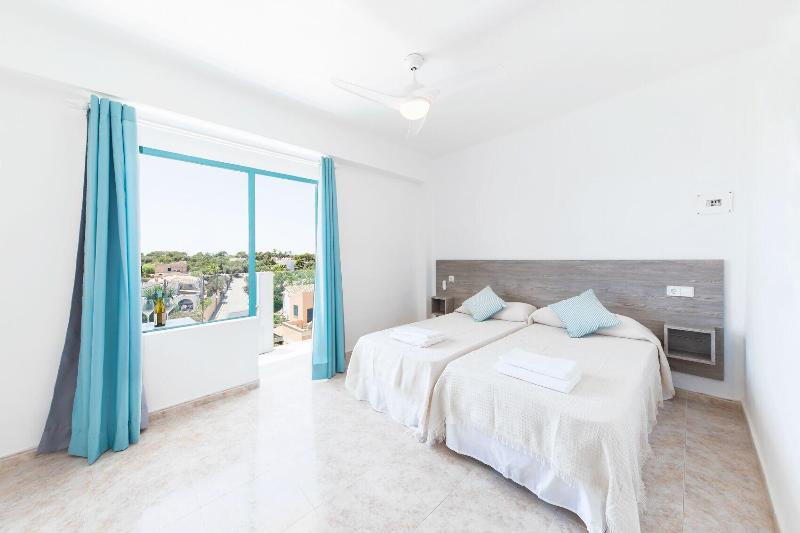 Hostal Cala Llombards image
