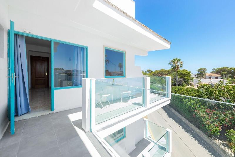 Hostal Cala Llombards image