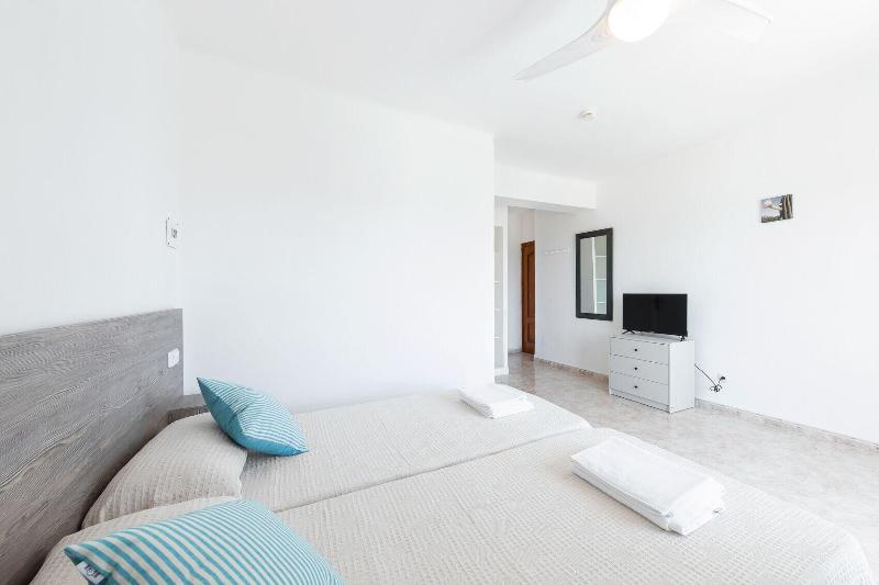 Hostal Cala Llombards image