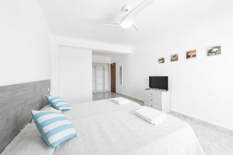 Hostal Cala Llombards image