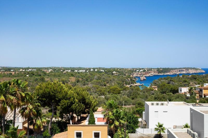 Hostal Cala Llombards image
