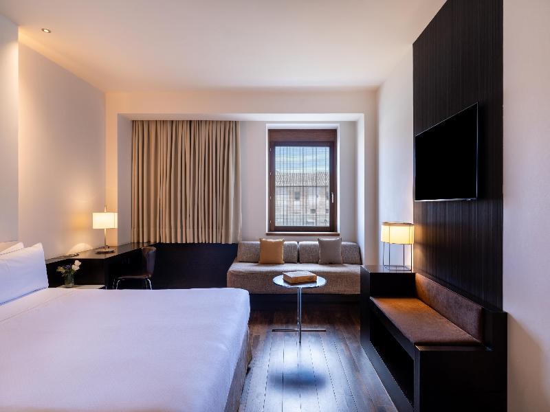Parador de Alcala de Henares image