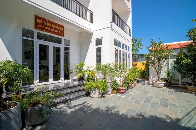 White House Central Villa image