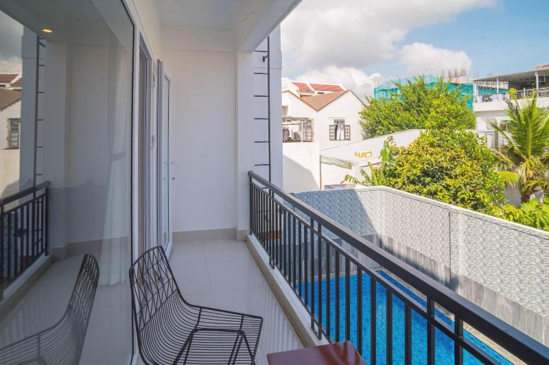 White House Central Villa image