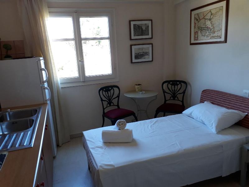 Pierhouse Hotel In Gouvia image