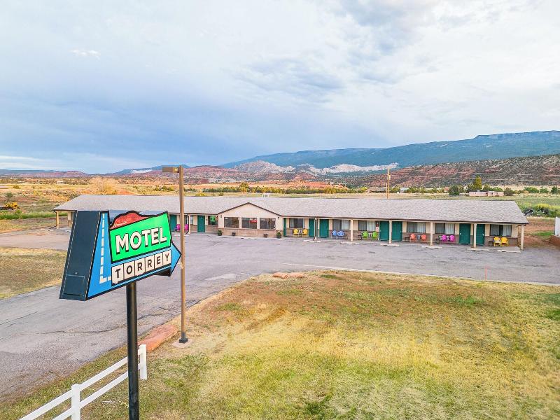 Motel Torrey — exterior view