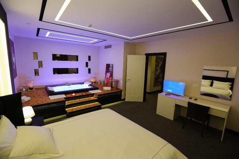 Delta Hotel image